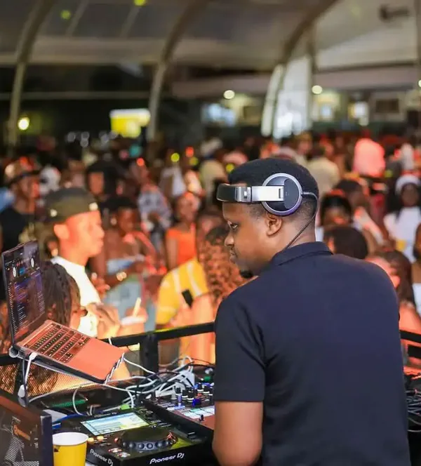 DJ KasBaby lights up the crowd