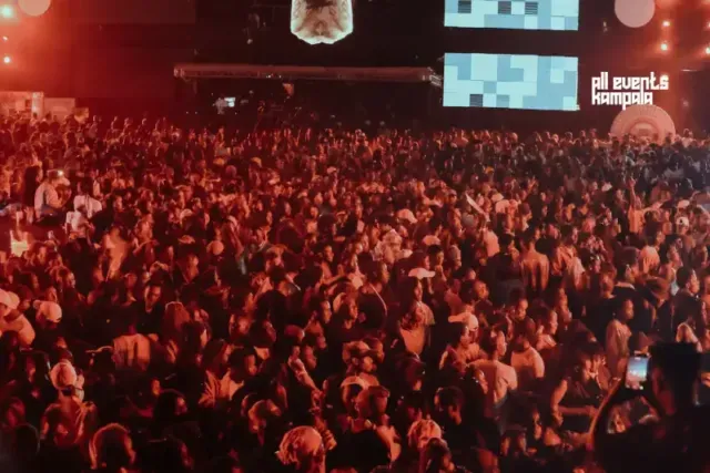 The crowd at Etania's show